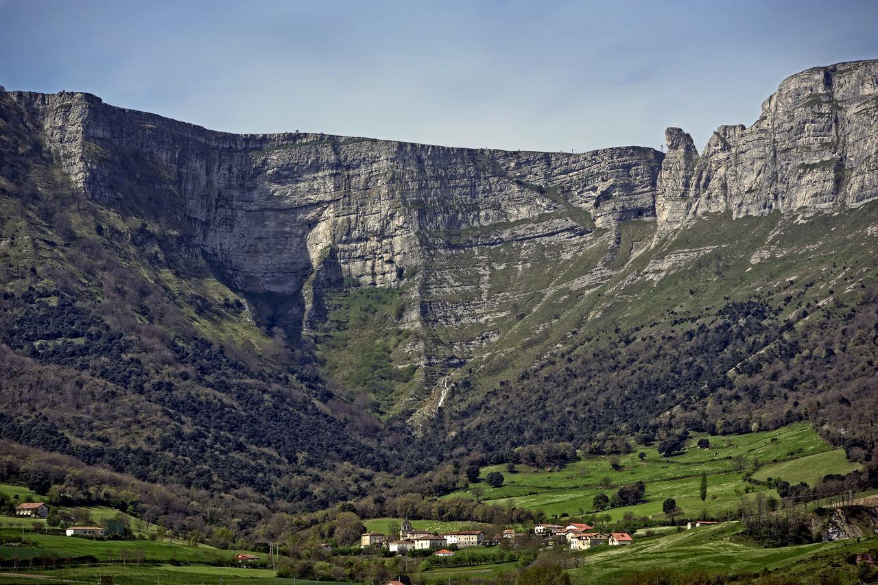 Ciudad De Orduña Esterno foto